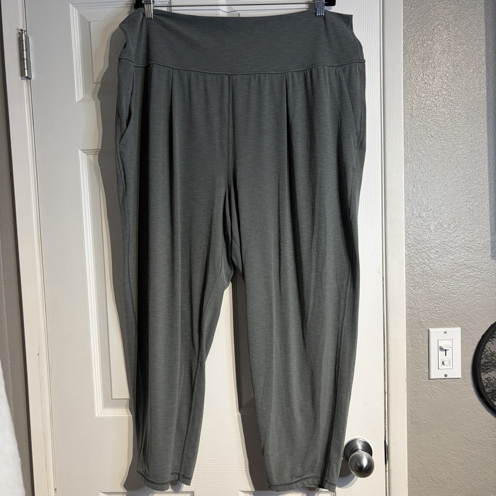 Athleta Elation Pant Womens Size 2X Green Grey Cropped Athletic Bottoms Pockets